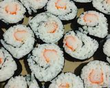 Foto langkah ke 4 dari resep Sushi Rumahan Simple.