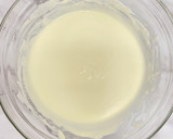 Foto del paso 4 de la receta: Vasitos de queso con chocolate blanco y crocante de lotus