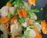Foto langkah ke 3 dari resep Sayur udang saos tiram.