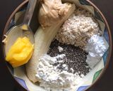 Foto langkah ke 1 dari resep Banana pancake tabur keju & choco chip.