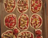 Foto langkah ke 7 dari resep Mini Pizza.