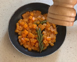 Foto del paso 4 de la receta: Arroz con rape y gambones, calabaza y espinacas