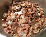 Foto del passaggio 2 della ricetta Pollo con i chiodini