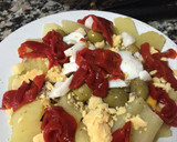 Foto del paso 3 de la receta: Ensalada de patata con pimiento atún y huevo
