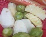 Foto langkah ke 1 dari resep Asinan Buah Bogor Segar Mantap.
