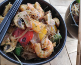 Foto del paso 4 de la receta: Fideos celofán con langostinos en salsa de soja