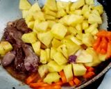 รูปขั้นตอนการทำที่ 3 ของ ตับไก่ผัดสับปะรด