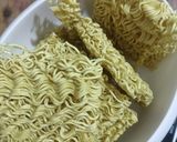 Foto langkah ke 1 dari resep Mie Goreng Kulit Ayam.