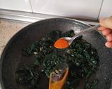 Foto del paso 2 de la receta: Espinacas con garbanzos
