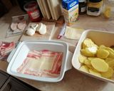 Egyszerű sajtos-sonkás-krumplis egytálétel recept fázis 2 fotója