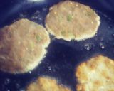 A picture of step 2 of Chicken patty burgers.