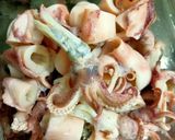 Foto langkah ke 1 dari resep Tumis cumi asin.