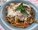 Foto del passaggio 5 della ricetta Spaghetti con fagiolini al sugo di pomodoro fresco, basilico e cacio ricotta