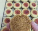 Foto del paso 4 de la receta: Pepas fáciles, económicas, rendidoras, preparadas con el dulce que tengas 👀Ojitos de mermelada 👀