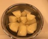 A picture of step 1 of Japanese style salmon with potatoes.