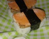รูปขั้นตอนการทำที่ 6 ของ ซูชิแซลมอนย่าง (Grilled Salmon Sushi)