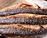 Hình bước làm 2 của món Cá Mackerel Nướng Lá Thơm Provence (Rosemary, Thyme, Oregano, Basils)