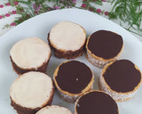 Foto del paso 3 de la receta: Alfajores Helados Con Crema De limón y Crema Chocotorta