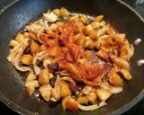 Foto del paso 4 de la receta Merluza con salsa de manzana y pasas