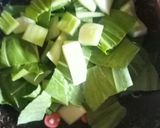 Foto langkah ke 2 dari resep Tumis Pakcoy Sosis Simple.