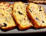 Foto del paso 7 de la receta: Pan relleno de cebolla, jamón, bacon, queso y aceitunas con un toque de orégano y ajo (sin lactosa)