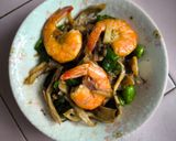 Gambar langkah 7 resipi Prawns, Maitake & Shishito Stir Fry.