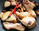 Hình bước làm 4 của món Cá Bớp Kho Ba Chỉ