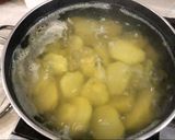 Foto del paso 1 de la receta: Ensalada tibia de papas al estilo alemán