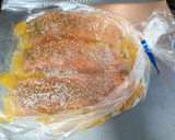 Foto del paso 3 de la receta: Salmón fresco asado en cama de calabaza
