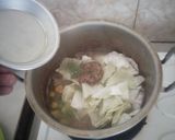 Foto langkah ke 3 dari resep Sayur sup bakso kerikil.
