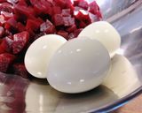 Hình bước làm 1 của món Salad Củ Dền, Trứng & Jambon Sốt Mayonaise