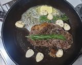 Foto langkah ke 3 dari resep Simple Steak Garlic Butter.
