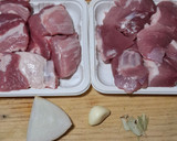 Foto del paso 1 de la receta: Carne de cerdo a los tres chiles