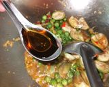 รูปขั้นตอนการทำที่ 4 ของ ผัดเผ็ดปลาดุกสด