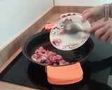 Foto del paso 1 de la receta: Arroz con patas mollejas y cuellos de pollo