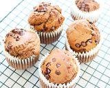 Foto langkah ke 7 dari resep Muffin Coklat gampang, ga ribet, cepat, tanpa mixer.