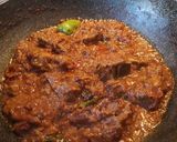 A picture of step 6 of Bhindi gosht.
