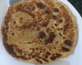 A picture of step 3 of Rolling Paneer stuffed roti.
