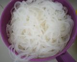 Foto langkah ke 1 dari resep Kroket bihun bumbu kacang.