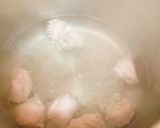 Hình bước làm 2 của món Canh Rau Ngót Nấu Mọc