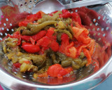 Foto del paso 2 de la receta: Coca individuales de pimiento y boquerones
