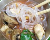Foto langkah ke 6 dari resep Chicken tom yam soup and shiratake noodles.