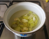 Foto del paso 1 de la receta: Infusión de piel de manzana 🍏