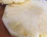 Foto del paso 5 de la receta Piña caramelizada en salsa de fresa