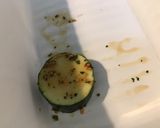 Une image de l'étape 3 de Courgettes marinées grillées à la plancha.