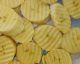 A picture of step 5 of Chips, plantain and fried egg with sauce.