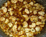 Foto del paso 2 de la receta: Zanahorias con pasta y gambas al pilpil al toque de requesón