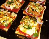 A picture of step 3 of Bread pizza and fresh falsa juice.