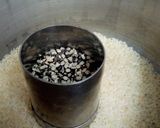 A picture of step 1 of உளுத்தம் பருப்பு சாதம்.