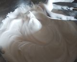 Foto langkah ke 3 dari resep Moo Moo Roll Cake.